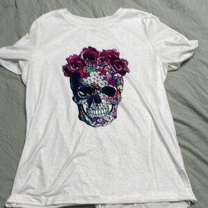 Graphic skull with flower crown T